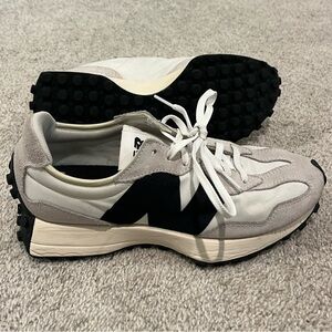 New Balance 327 Sneakers